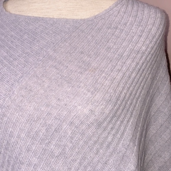 🚫SOLD🚫 NWOT BERYLL 100% Cashmere ribbed poncho One Size - Picture 6 of 13